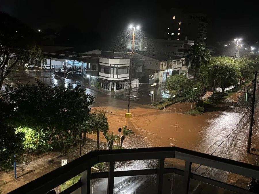 Em Barão de Cotegipe, o rio que corta o município saiu do leito na noite de quarta-feira e na manhã desta quinta-feira alagou as principais vias da cidade Foto : Divulgação / Defesa Civil de Barão de Cotegipe / CP