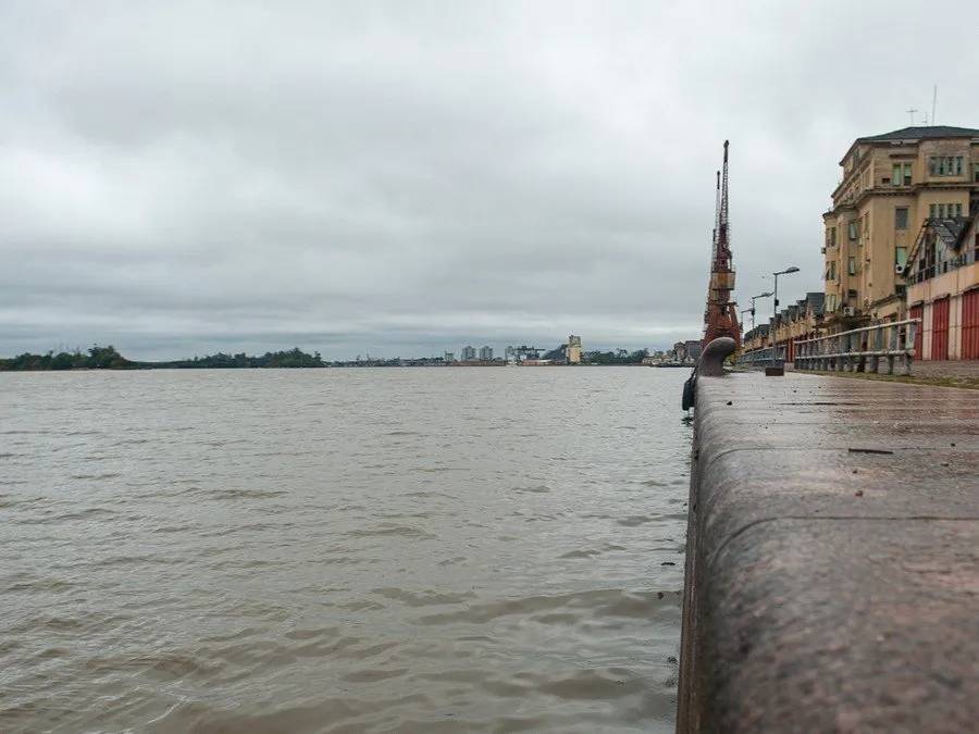 Defesa Civil monitora chuva em Porto Alegre e possível elevação do nível do Guaíba