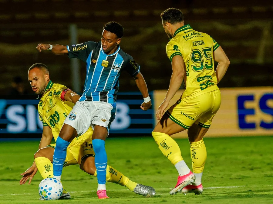 Grêmio foi derrotado pelo Mirassol por 2 a 1, nesta sexta-feira Foto : JOSé LUIS SILVA / AGÊNCIA F8 / ESTADÃO CONTEÚDO / CP