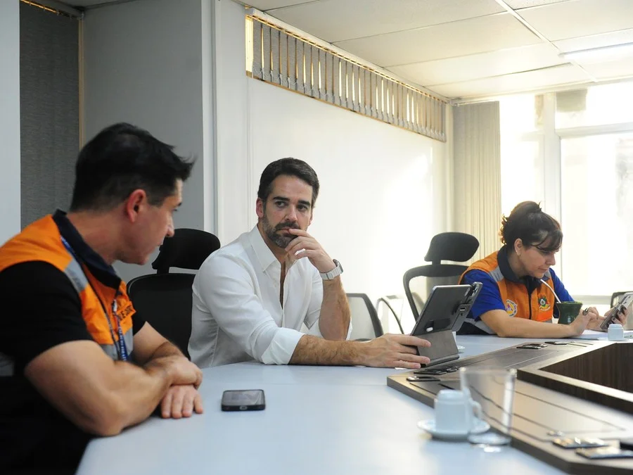 Governador participou de reunião na sede da Defesa Civil, em Porto Alegre, para atualizar cenário de temporais no RS Foto : Fabiano do Amaral