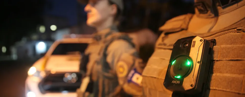 A tecnologia não apenas permite o registro de provas, mas também impacta o comportamento dos policiais nas ruas, com redução de conflitos já observada Foto : Mauro Schaefer