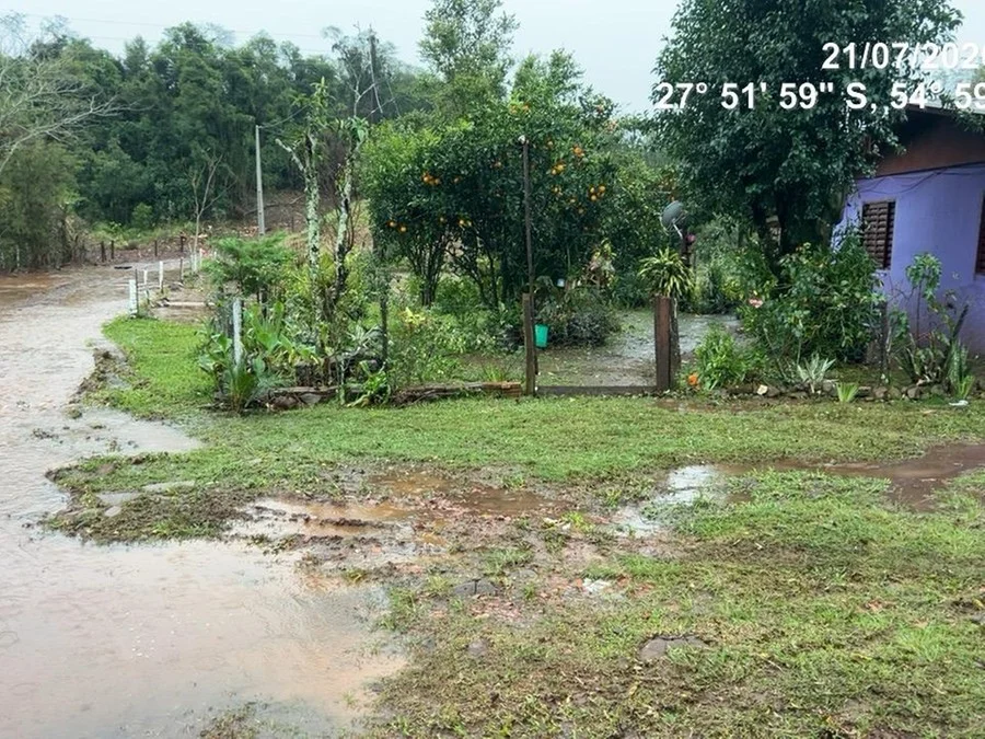 Município do Noroeste gaúcho registrou cerca de 170 mm de chuva nas últimas seis horas Foto : Defesa Civil de Porto Lucena / Divulgação / CP