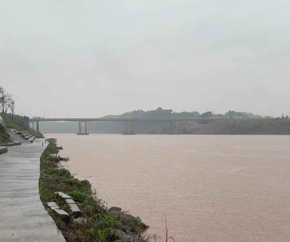 Rio Taquari na tarde desta terça-feira em Lajeado (Foto: Leonardo Reckziegel)