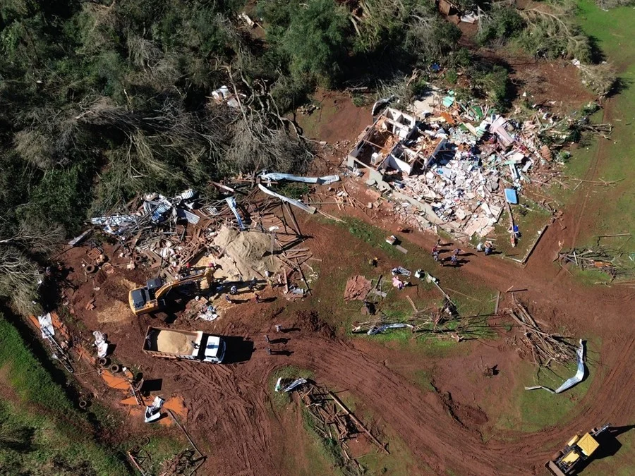 Tornado destruiu casas em Giruá Foto : Luís Frey / Especial / CP