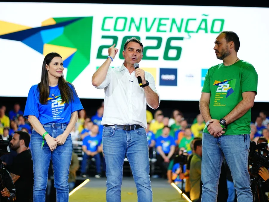 Flávio Bolsonaro promete manter Bolsa Família e critica Desenrola em convenção do PL Foto : Vittor Sales / Divulgação / CP