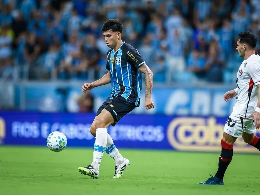 Grêmio anuncia empréstimo de Leonel Pérez ao Racing