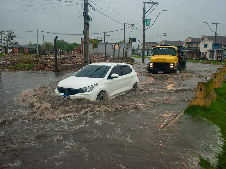 Transtornos em Porto Alegre com chuvas incessantes Foto : Camila Cunha