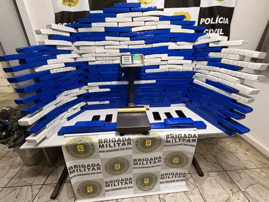 Brigada Militar apreende 167 kg de maconha e artefatos explosivos em Alvorada Foto : 24º BPM / Divulgação / CP