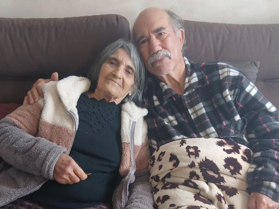 Eva Leite e Vercidino Xavier foram para casa com os familiares neste sábado Foto : Suélen Antunes Freitas / Especial CP