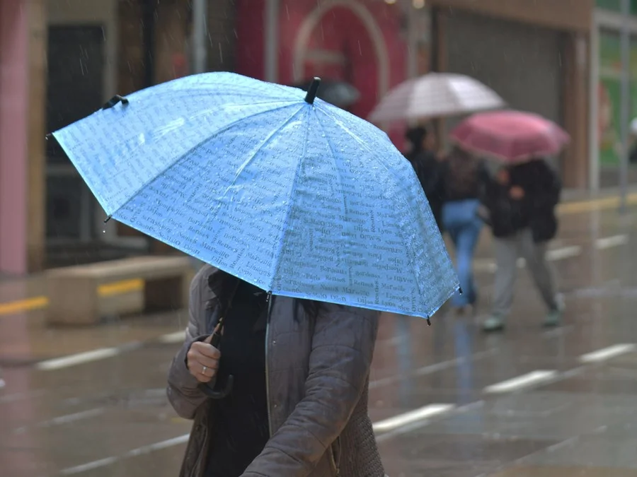 Frente fria traz muita chuva ao RS nesta segunda-feira