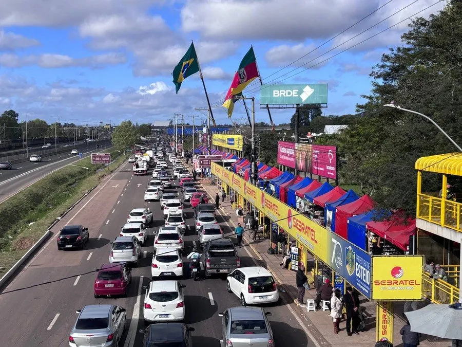 Congestionamento marca manhã deste domingo no entorno do Parque de Exposições Assis Brasil Foto : Felipe Faleiro / Especial / CP