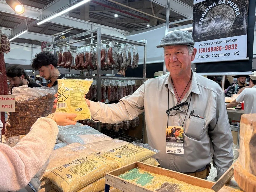 Moinho de pedra ainda é utilizado por produtor de Júlio de Castilhos