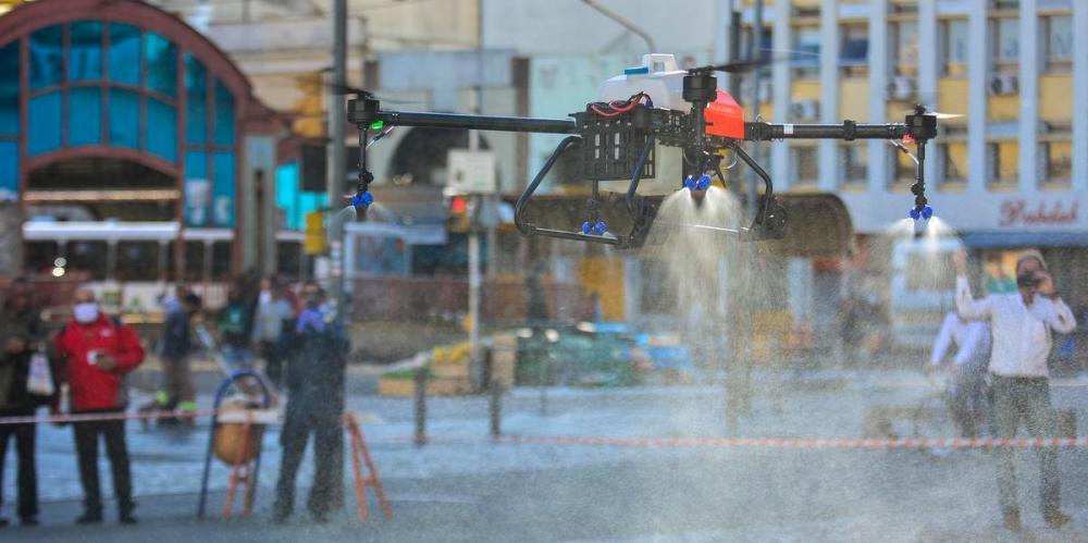 Cada drone é capaz de desinfectar um hectare a cada 15 minutos | Foto: Guilherme Almeida