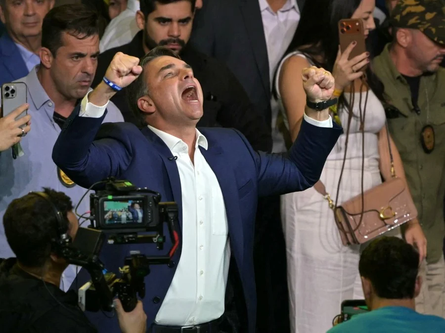 Segundo o senador, a campanha deverá lançar um site para receber as inscrições de voluntários Foto : Nelson Almeida / AFP
