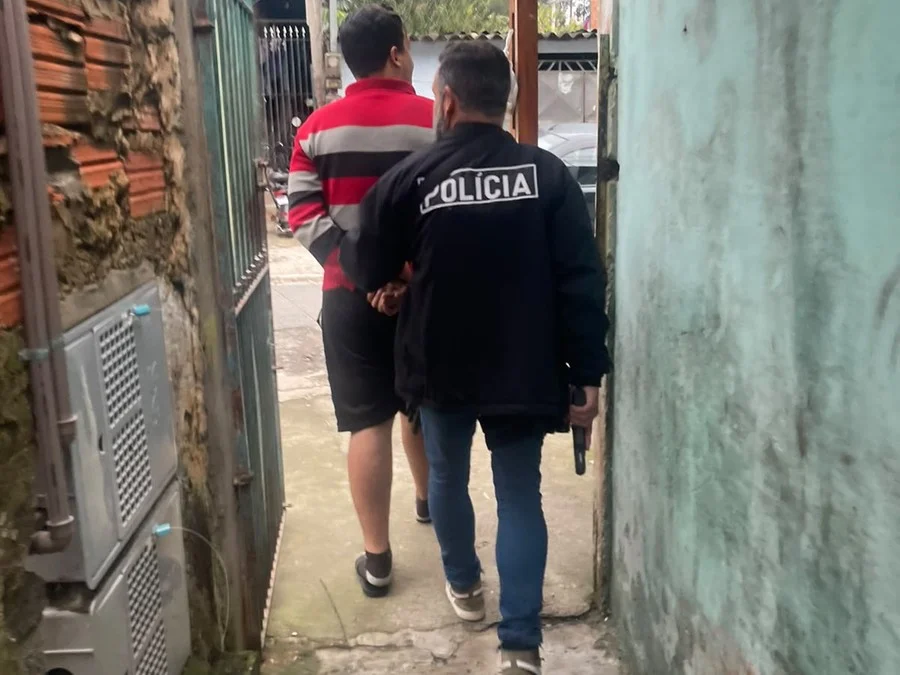 Polícia Civil deflagrou a Operação Lance Cego que visa desarticular uma complexa associação criminosa especializada no golpe do “falso leilão de veículos online” Foto : Polícia Civil / CP