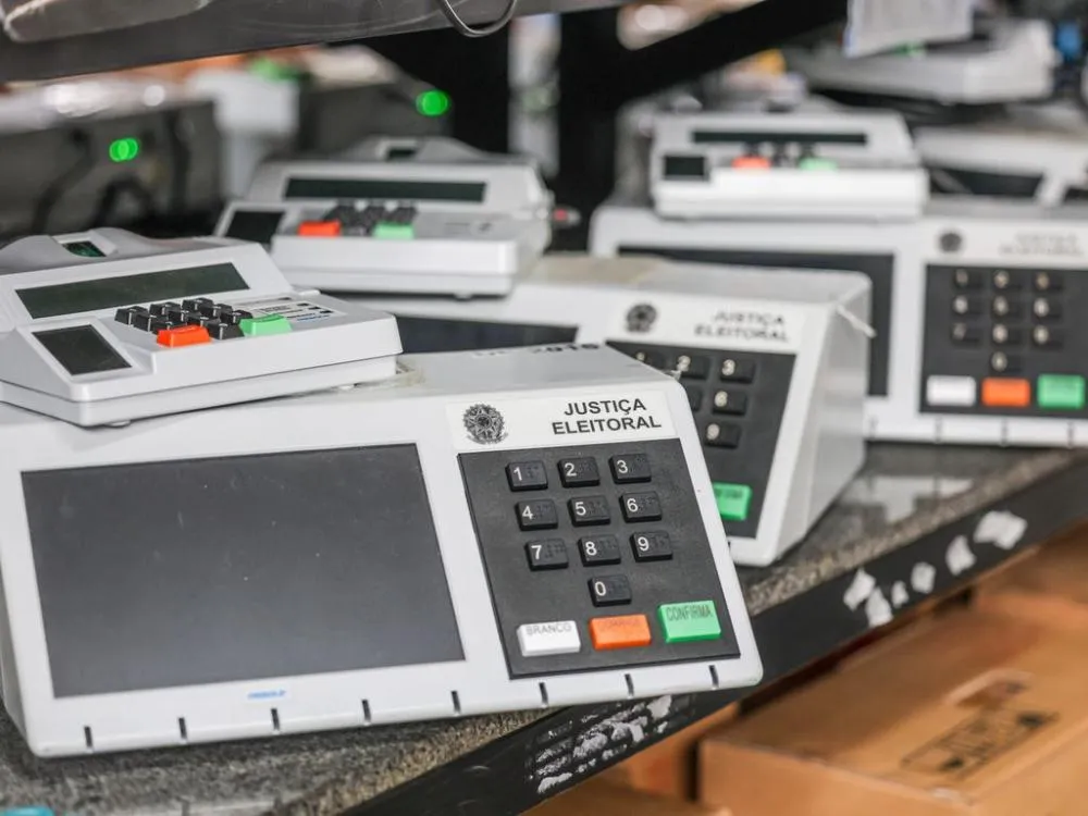 Às vésperas da eleição, candidatos e eleitores procuram se orientar de como será no dia da votação. Foto: Joédson Alves/Agência Brasil