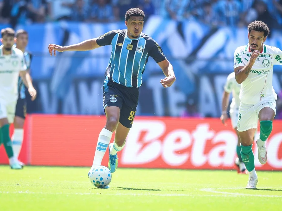 Wallace deve atuar no Gre-Nal 455 Foto : Lucas Uebel / Grêmio FBPA / CP