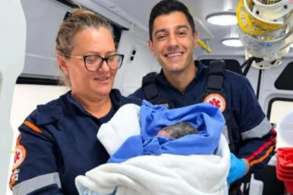 Samu de Antônio Prado atende mãe e recém-nascida após parto realizado em casa