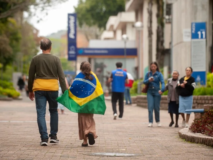 Movimento tranquilo marca domingo de 2º turno em Porto Alegre Foto : Camila Cunha