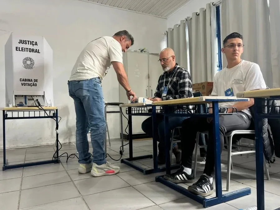 Zucco vota e torce pelo fim da polarização no País Foto : Camila Cunha/CP