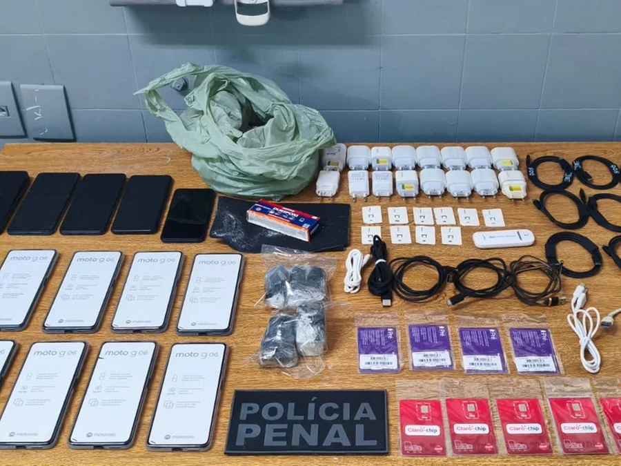 Entre os itens apreendidos estavam 356 gramas de cocaína e 15 telefones celulares Foto : Renato Dias / Correio do Imbé / CP