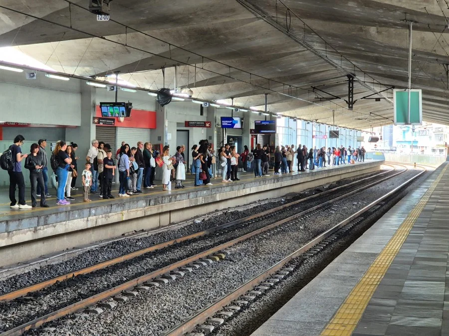Problema no sistema de energia da Trensurb faz viagens demorarem mais de 1h