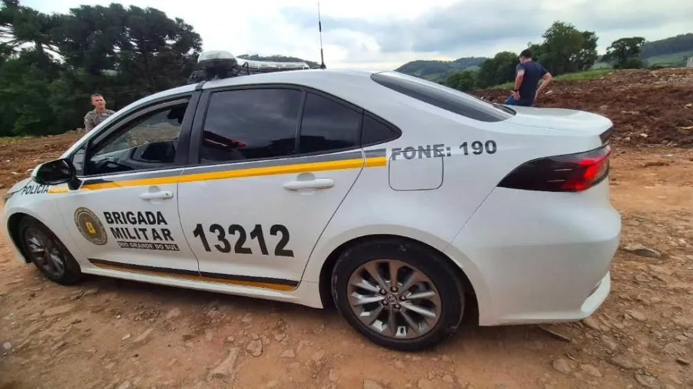 Homem de 23 anos é encontrado morto a tiros dentro de carro em Bento Gonçalves