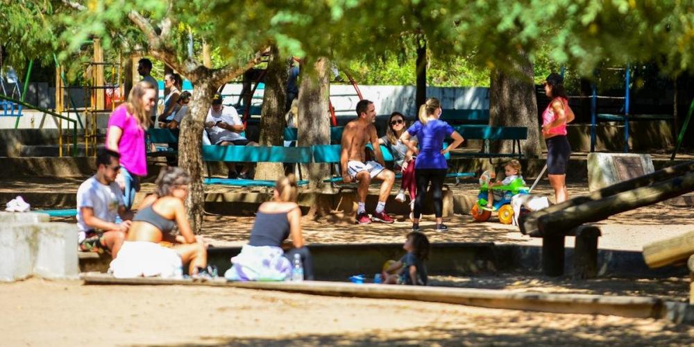 Parte dos frequentadores não usavam máscaras e nem mantinham a distância recomendada | Foto: Guilherme Almeida