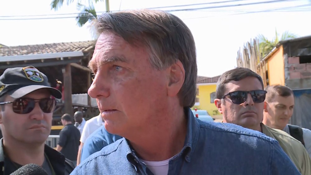 Sem máscara de proteção facial, presidente falou sobre ações contra o STF em visita a Eldorado, SP — Foto: Reprodução