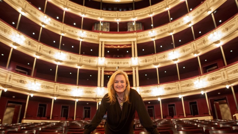 Ligia é uma das mais destacadas maestrinas brasileiras e titular da Orquestra Filarmônica de Montevidéu - Foto: Carlos Dossena/Divulgação Ospa