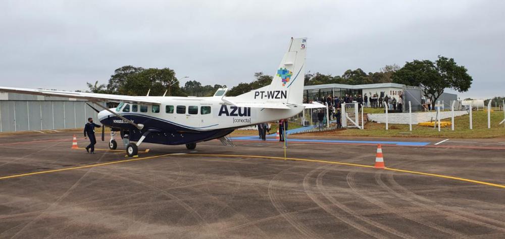 Voo inaugural aconteceu no dia 4 de agosto, no Aeroporto Luiz Beck da Silva, em Linha Santa Cruz (Foto: Divulgação/Azul)