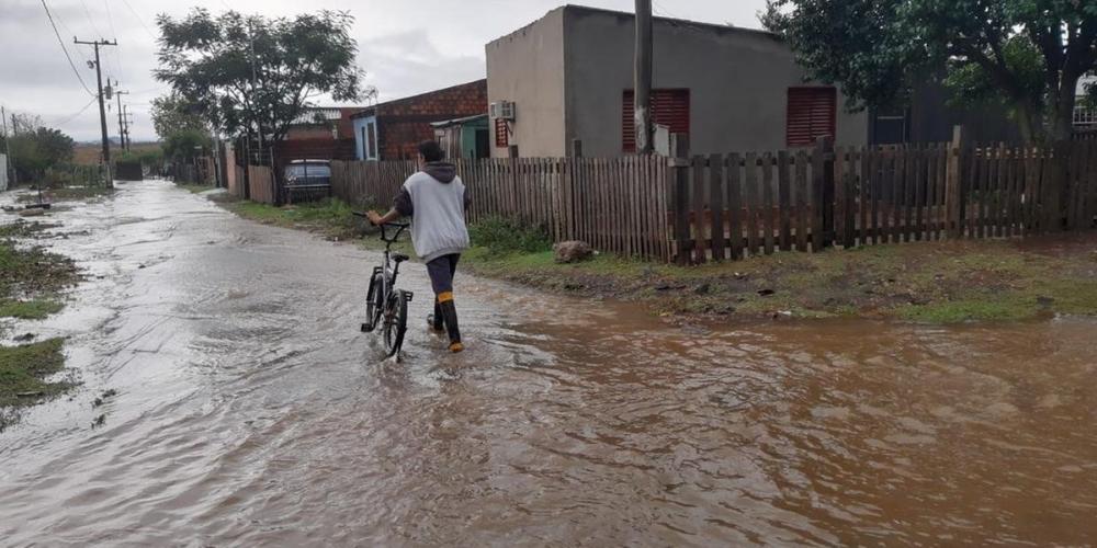 Acúmulo de água foi registrado em vários bairros da cidade nesta quinta-feira | Foto: Jairo de Souza / Divulgação / CP