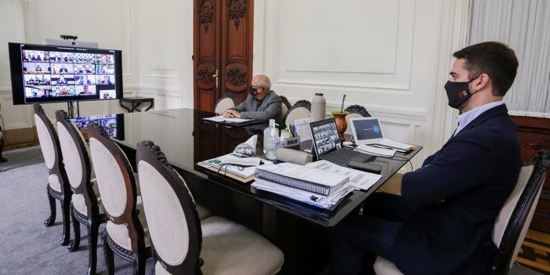 Leite acompanhou reunião com presidente Jair Bolsonaro | Foto: Felipe Dalla Vale / Piratini / CP