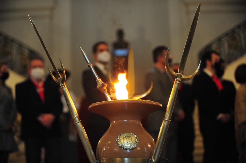 Símbolo tradicionalista foi levado por cavalarianos à sede do Governo do Estado. Foto: Alina Souza/Correio do Povo