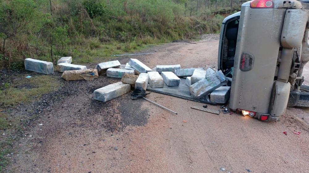 O motorista do veículo fugiu do local do acidente antes da chegada dos policiais Foto: PRF/Divulgação
