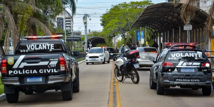 Local da ocorrência foi isolado, sendo desviados os ônibus | Foto: Guilherme Almeida / CP