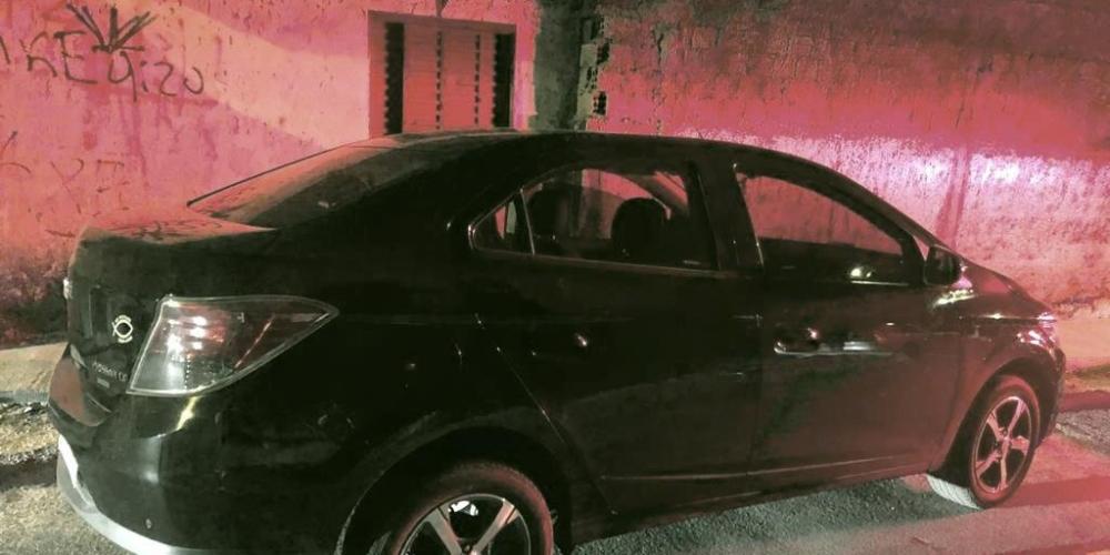 Carro foi localizado abandonado na rua Sotero dos Reis | Foto: BM / Divulgação / CP