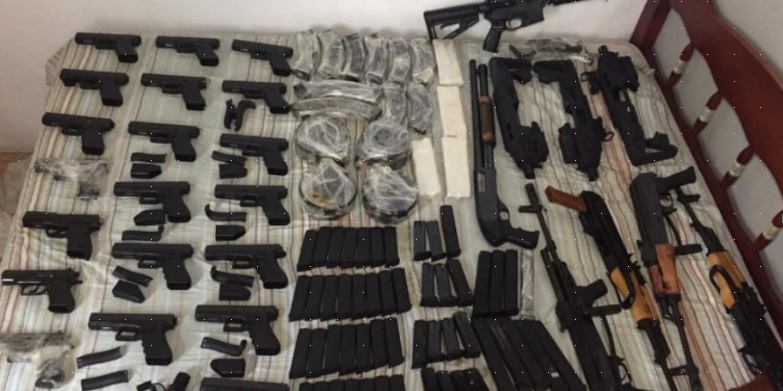 Foto obtida pelos agentes sobre a negociação de um lote de fuzis, pistolas e carregadores deu início à investigação | Foto: Polícia Civil-SC / Divulgação / CP