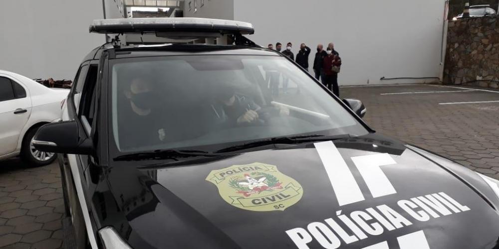 Agentes cumpriram 69 mandados de busca e apreensão em oito cidades, além do bloqueio de valores e sequestro de veículos | Foto: Polícia Civil-SC / Divulgação / CP
