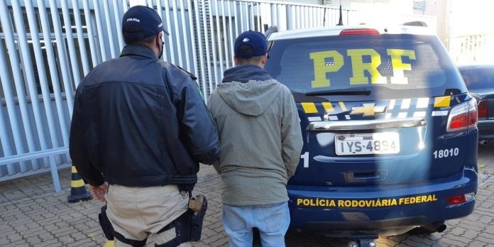 Um segundo motorista, envolvido na colisão, foi preso por dirigir alcoolizado na manhã deste sábado | Foto: PRF / Divulgação / CP