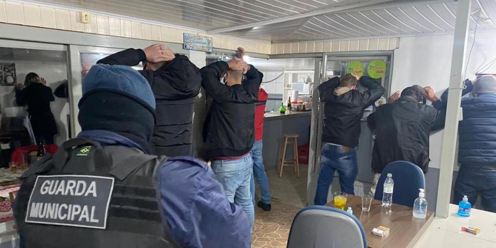 Mais de 30 pessoas estavam na festa | Foto: SSPPS / Divulgação / CP