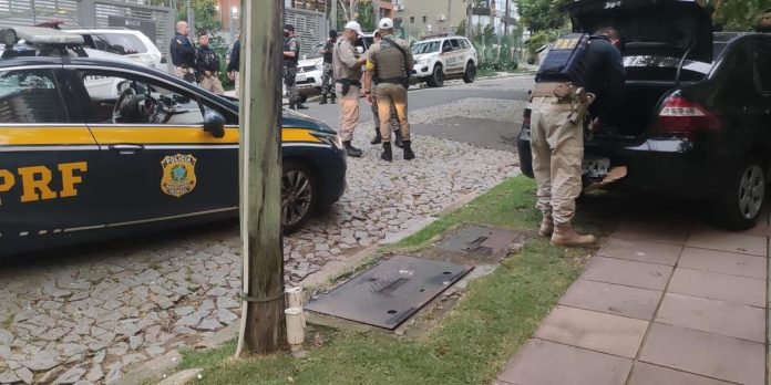 Perseguição termina com a prisão de dois homens em Porto Alegre | Foto: Polícia Rodoviária Federal / Divulgação / CP