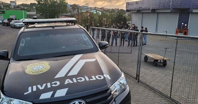 Eles convenciam guinchos de que automóveis haviam sido trancados com a chave dentro. Foto: Polícia Civil/Divulgação