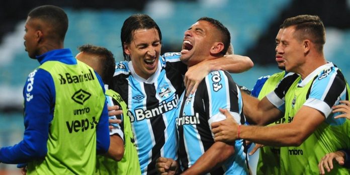Duelo foi válido pela 31ª rodada do Brasileirão | Foto: Fabiano do Amaral/CP
