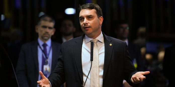 Flávio Bolsonaro vai depor na segunda-feira sobre acusação de vazamento | Foto: Roque de Sá / Agência Senado / CP