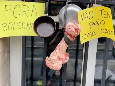Ossos na Embaixada do Brasil na França. Foto: Liliane Mutti/Redes Sociais