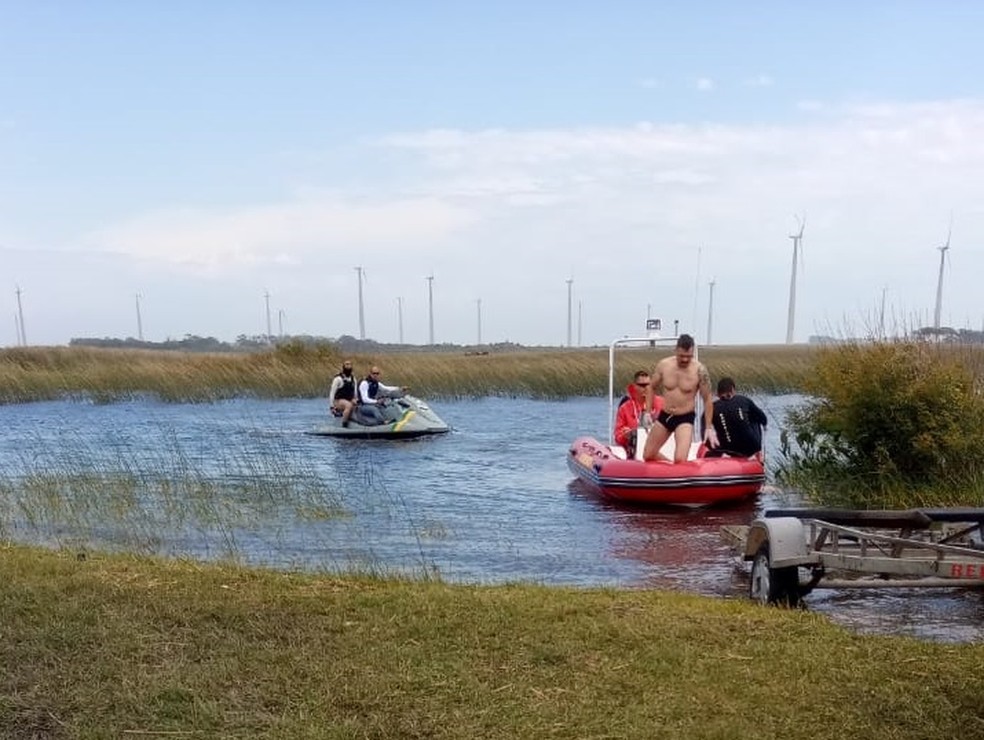 Bombeiros localizam corpo de homem que desapareceu em lagoa de Palmares do Sul — Foto: Bombeiros/Divulgação