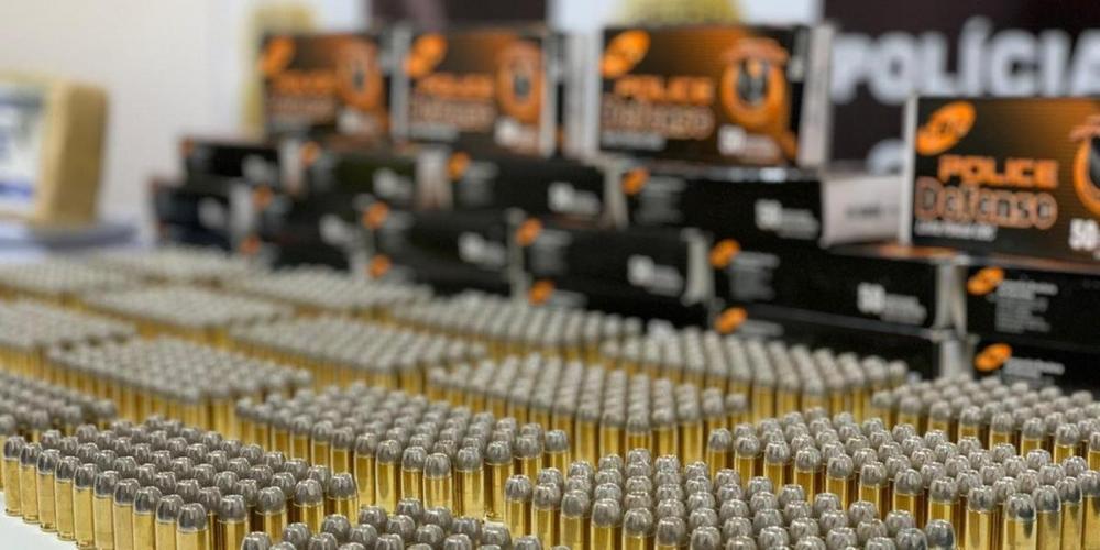Cartuchos recolhidos na operação estavam ainda dentro das caixas | Foto: Polícia Civil / Divulgação / CP