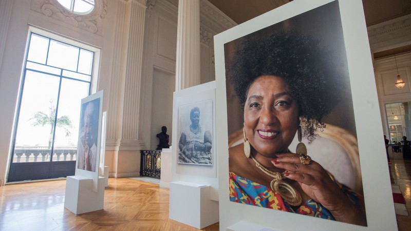 A mostra apresenta fotografias de 16 mulheres negras gaúchas - Foto: Felipe Dalla Valle/Palácio Piratini