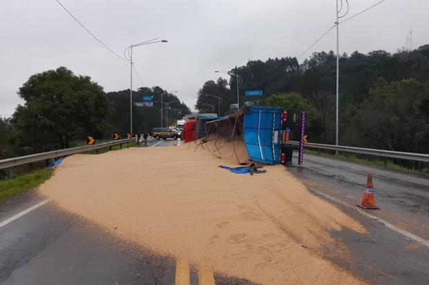 Acidente ocorreu no km 227 Foto: Divulgação / PRF / PRF